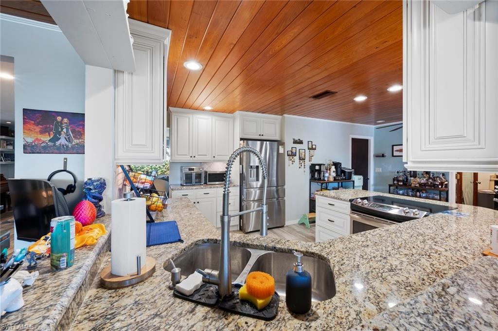 7438 Sea Island Rd Property Photo 8