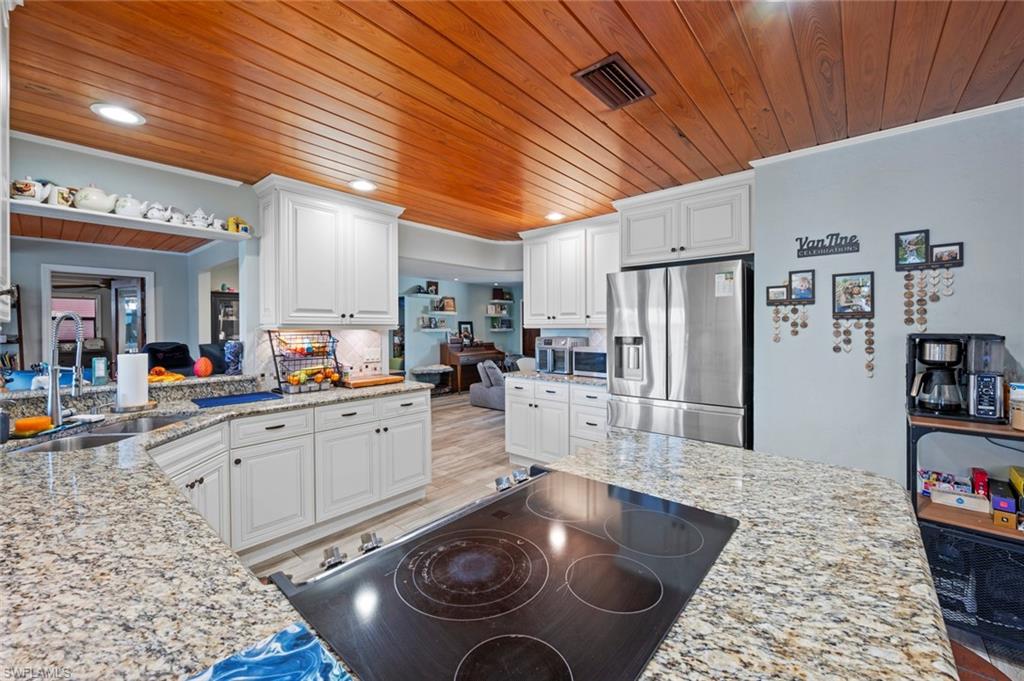 7438 Sea Island Rd Property Photo 9