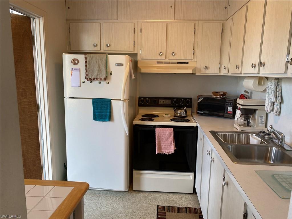 1416 Tropic Ter Property Photo 14