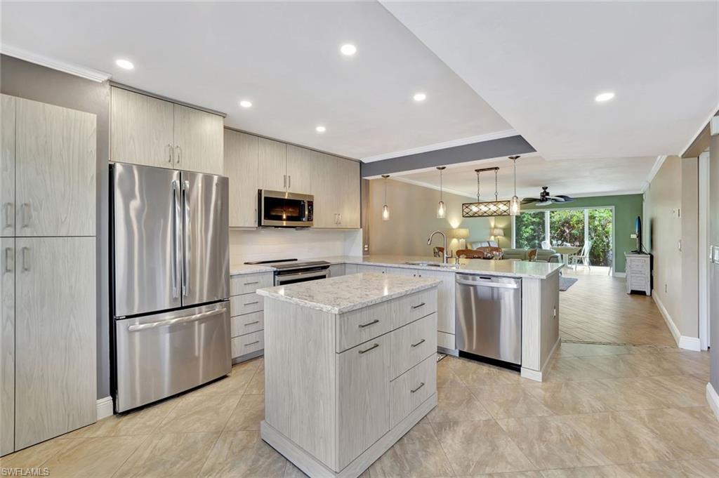 3051 Sandpiper Bay CIR # I102
