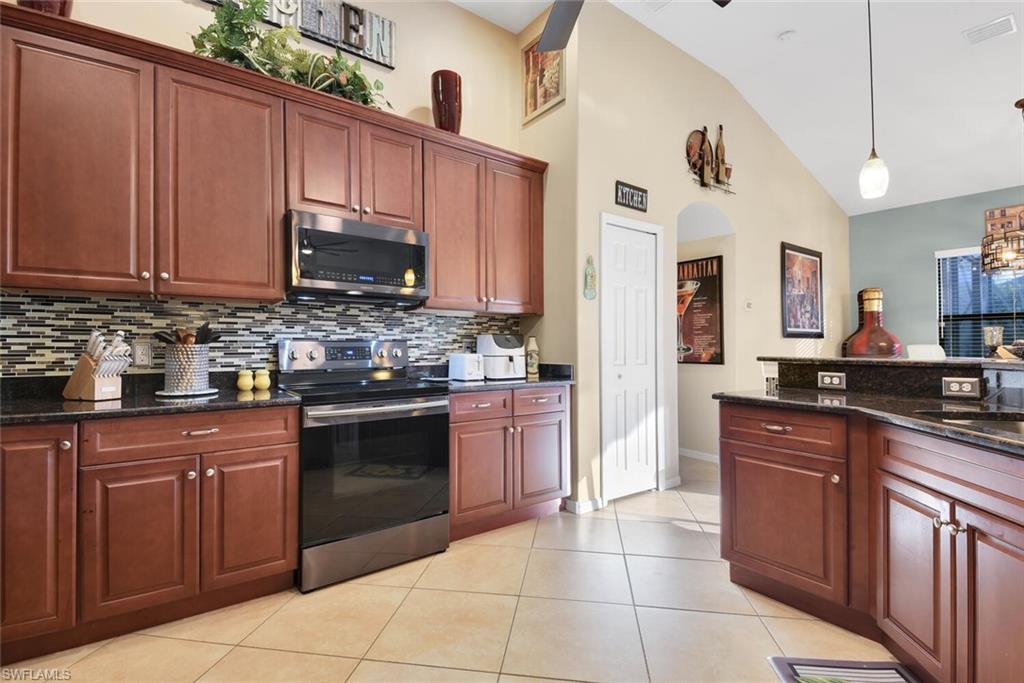 2728 Beach Pkwy W Property Photo 8