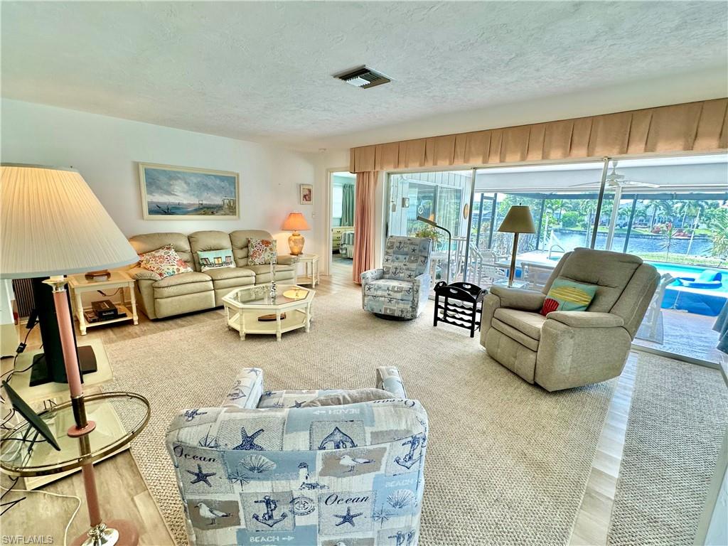4343 S Gulf Cir Property Photo 5