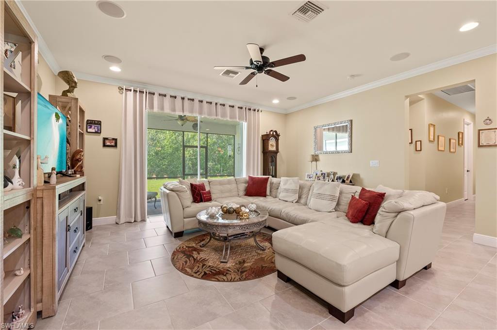 3865 Helmsman Dr Property Photo 4