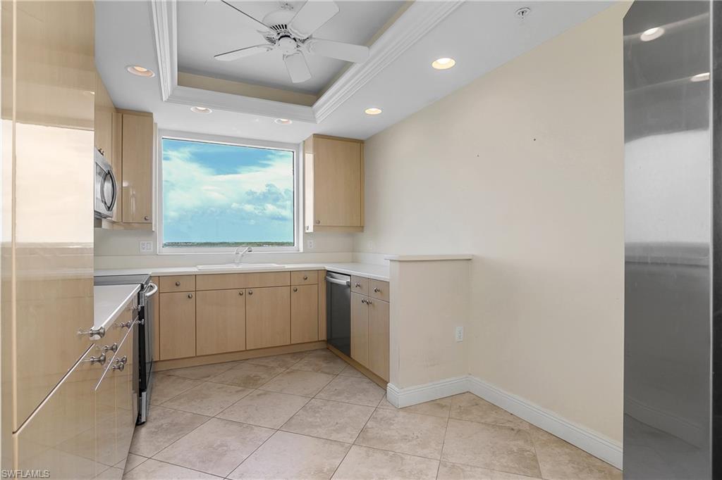 420 Cove Tower Dr # 804 Property Photo 11