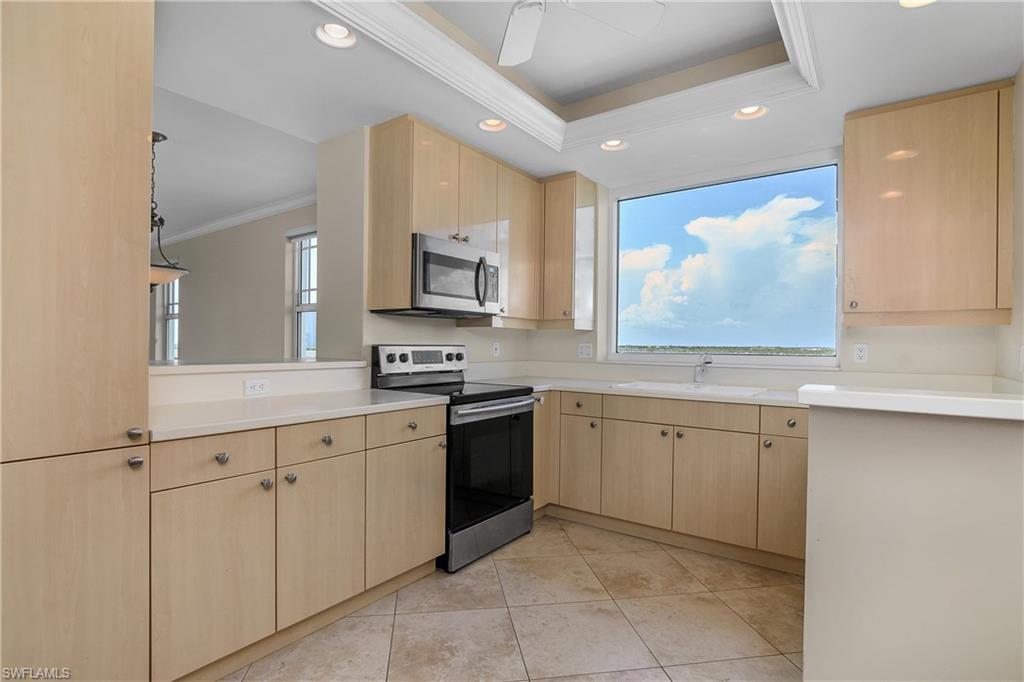 420 Cove Tower Dr # 804 Property Photo 12