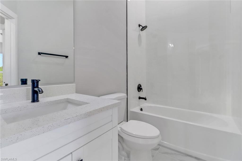 912-914 Ainsworth St W Property Photo 21