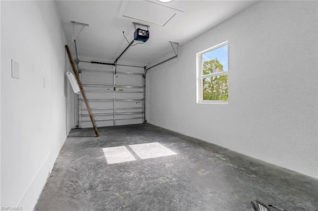 912-914 Ainsworth St W Property Photo 24