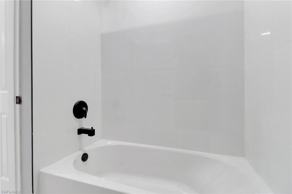 912-914 Ainsworth St W Property Photo 34