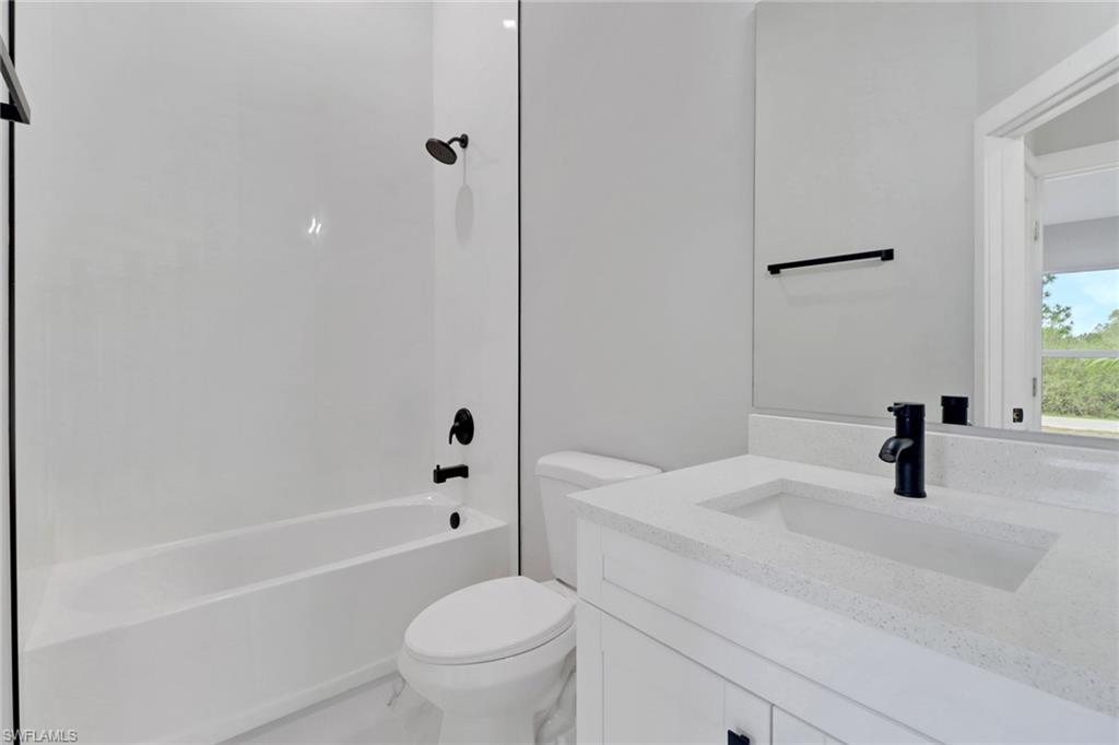 912-914 Ainsworth St W Property Photo 43