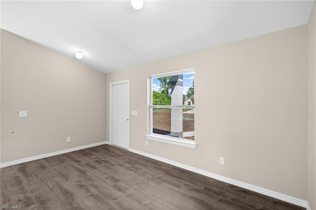 3304 72nd St W Property Photo 4