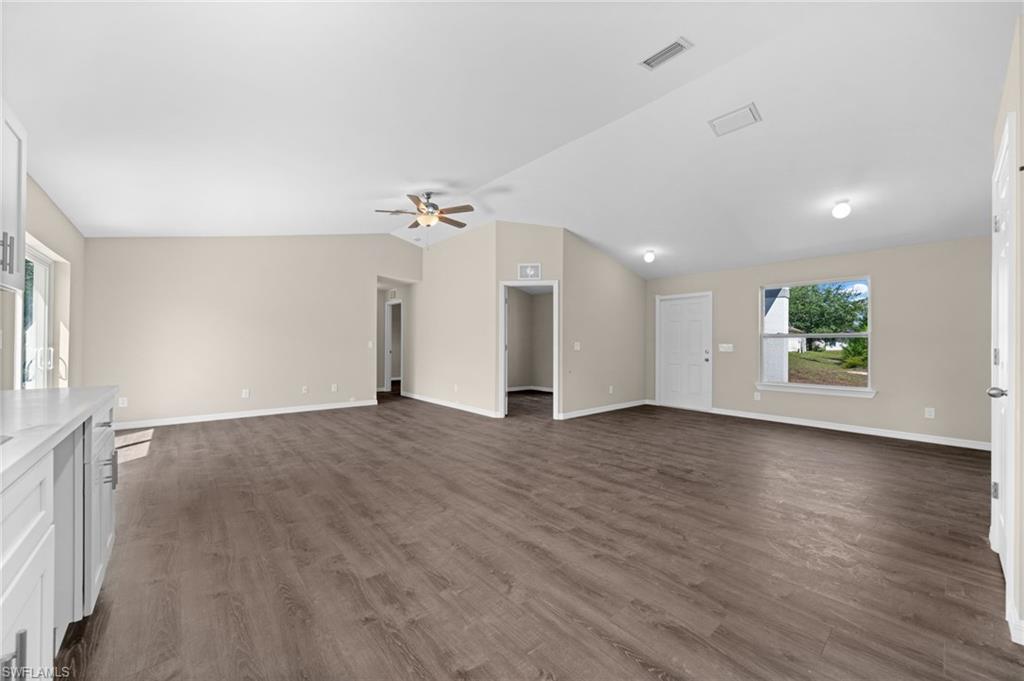 3304 72nd St W Property Photo 6