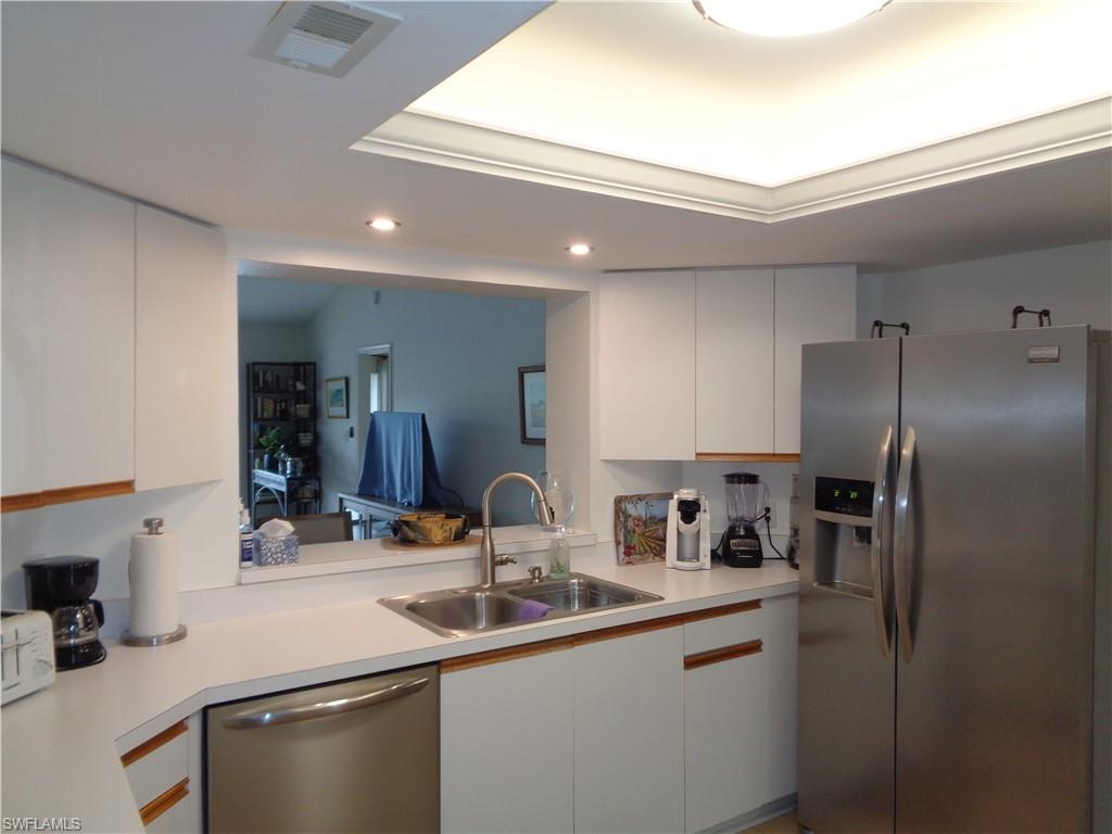 6250 Bellerive Ave # 5 Property Photo 4