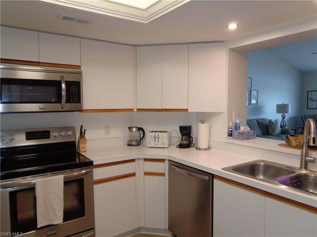 6250 Bellerive Ave # 5 Property Photo 5