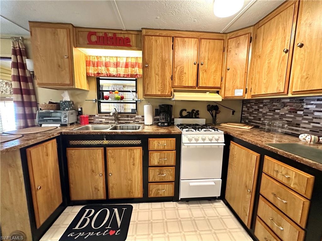 4520 Lafayette Ln E Property Photo 11
