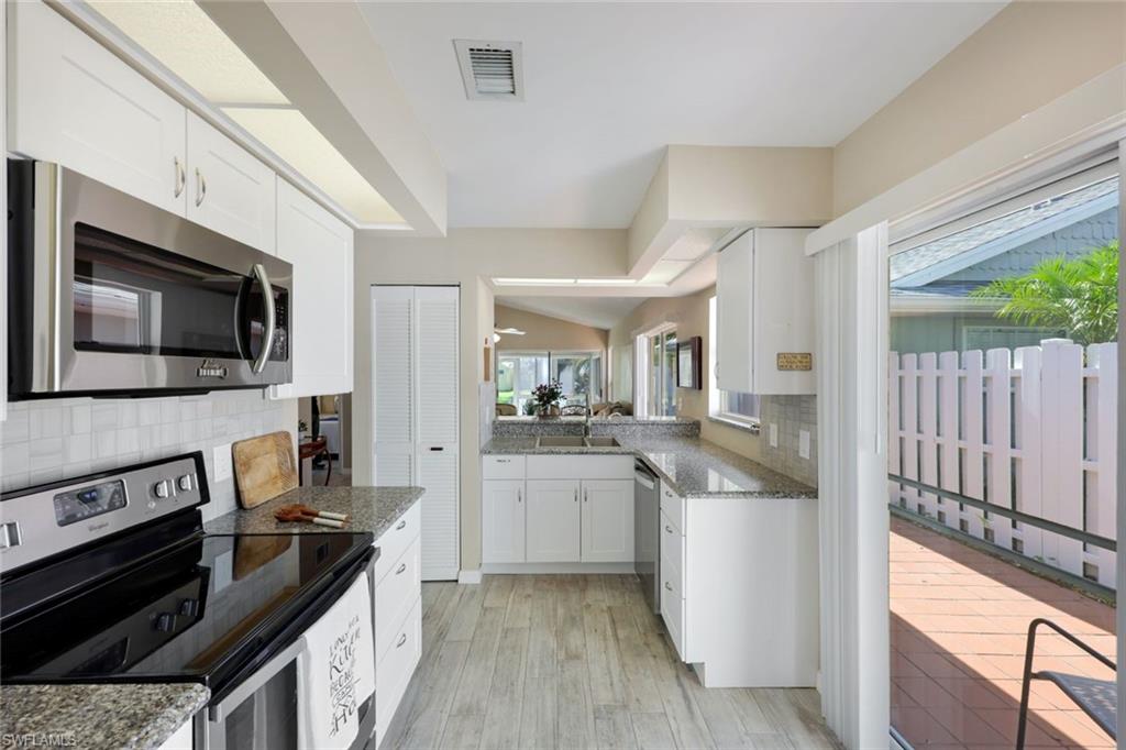 14871 Crescent Cove Dr Property Photo 10