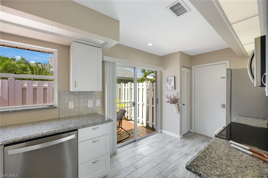 14871 Crescent Cove Dr Property Photo 11