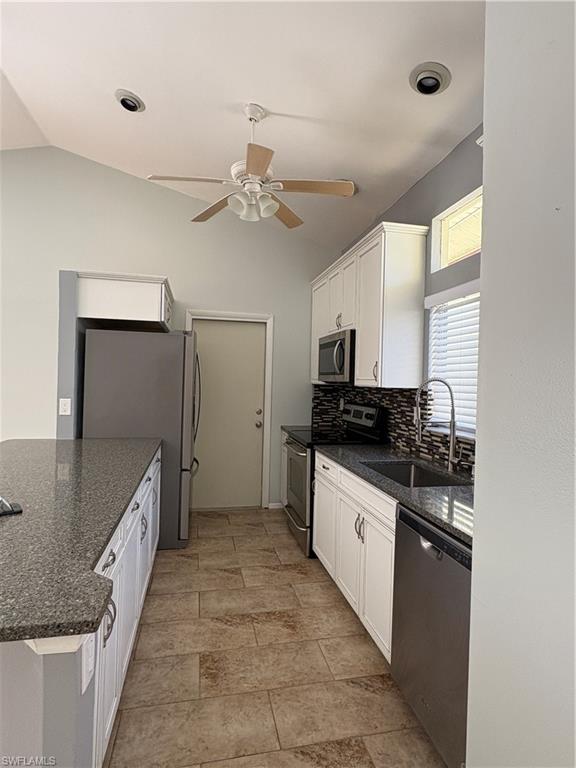 5560 Longleaf Dr Property Photo 12