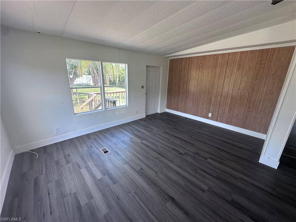 15521 Sunkist Dr Property Photo 2