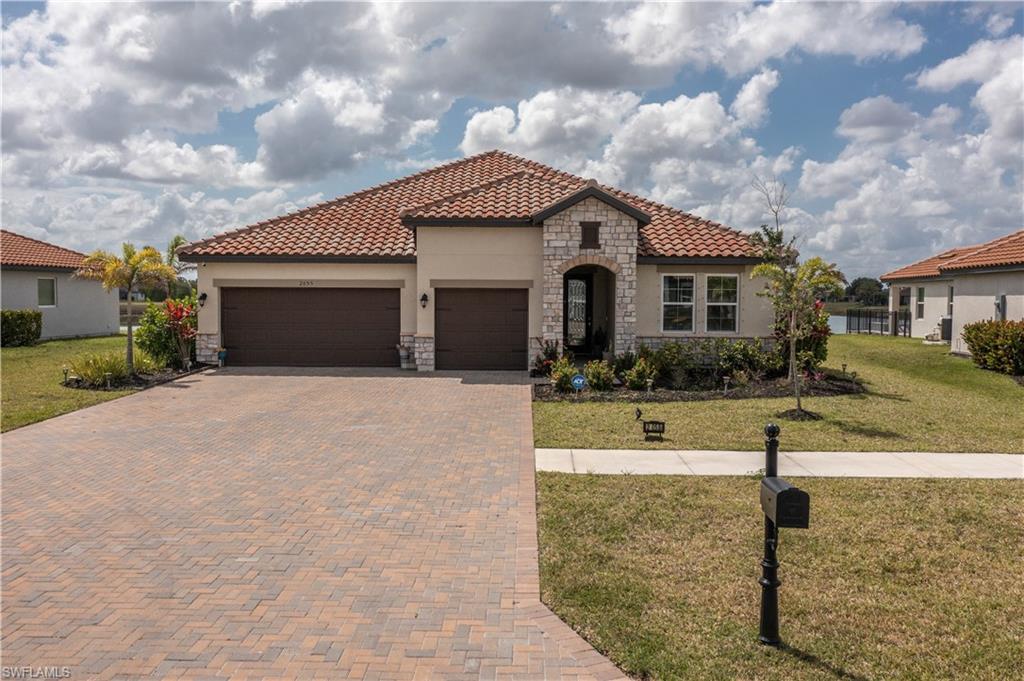 2055 Grove Dr Property Photo