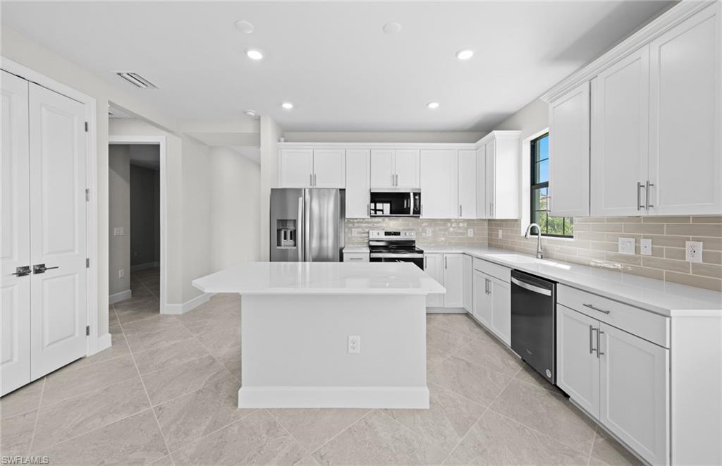 16748 Rolling Rock Blvd Property Photo 8