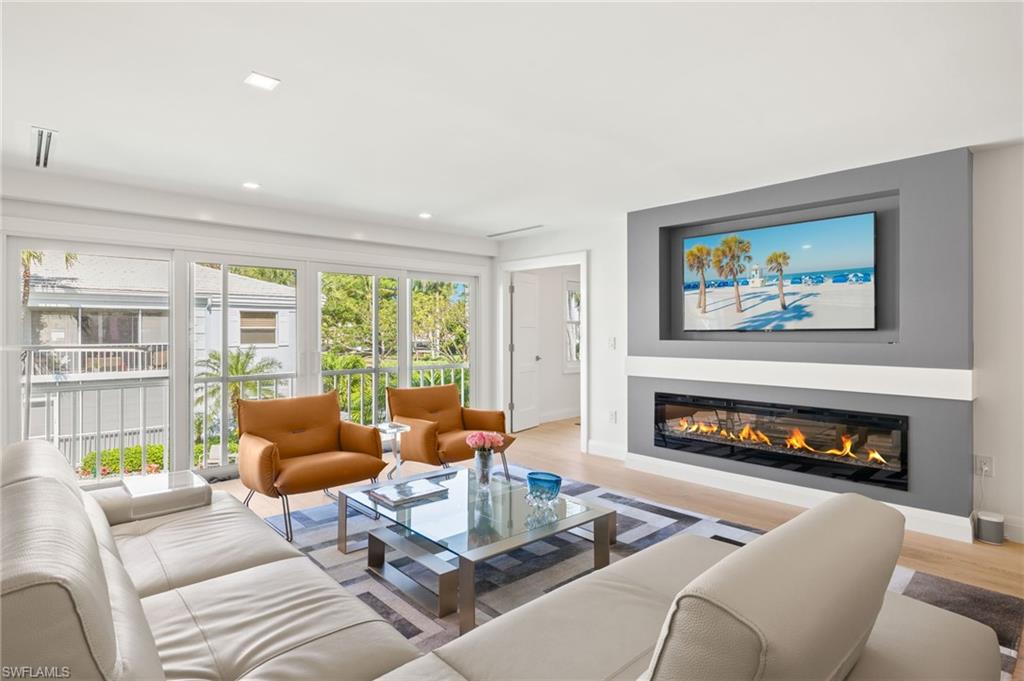 360 10th AVE S # B200 Property Photo 1