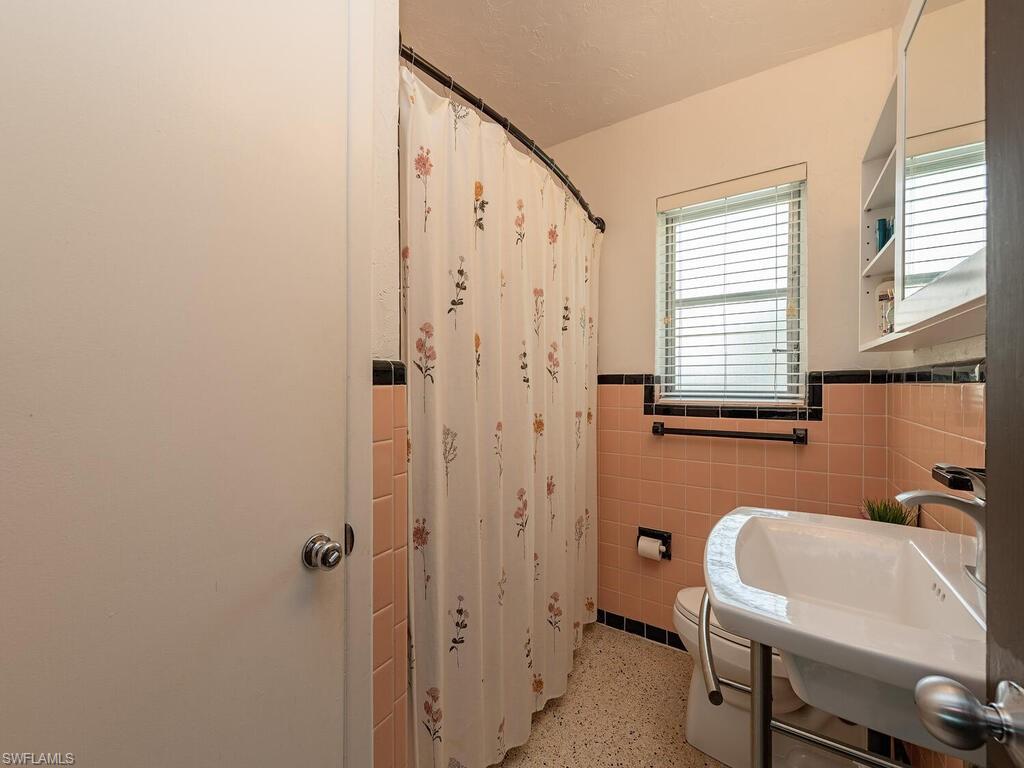 5521 Shaddelee Ln W Property Photo 11