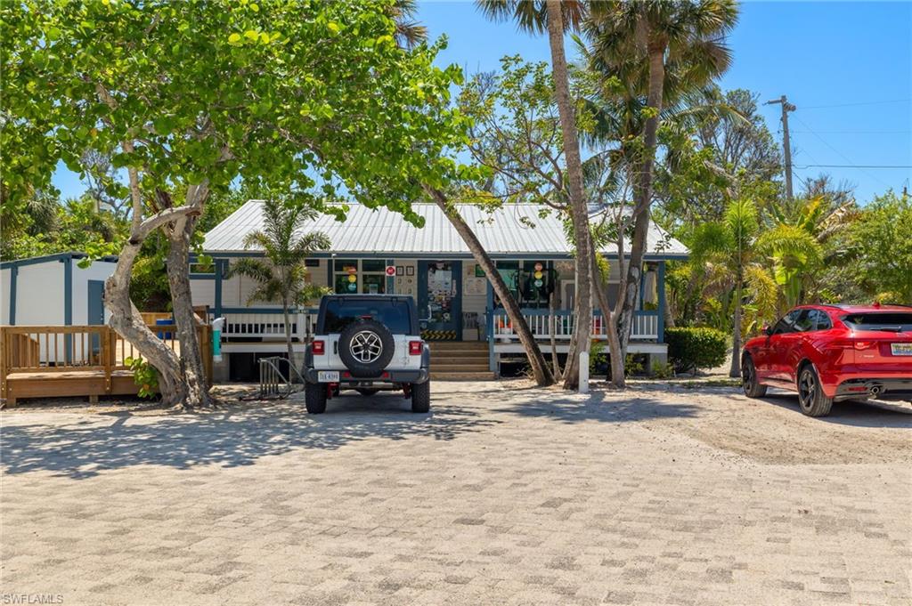 1039 & 1041 Periwinkle Way Property Photo 4