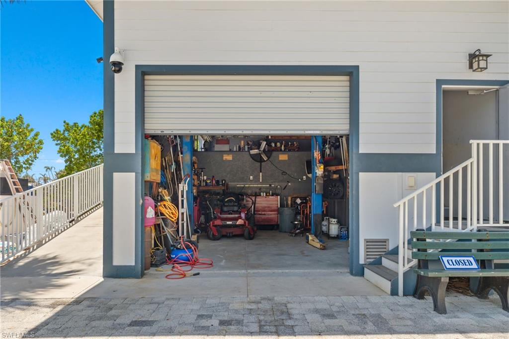 1039 & 1041 Periwinkle Way Property Photo 19