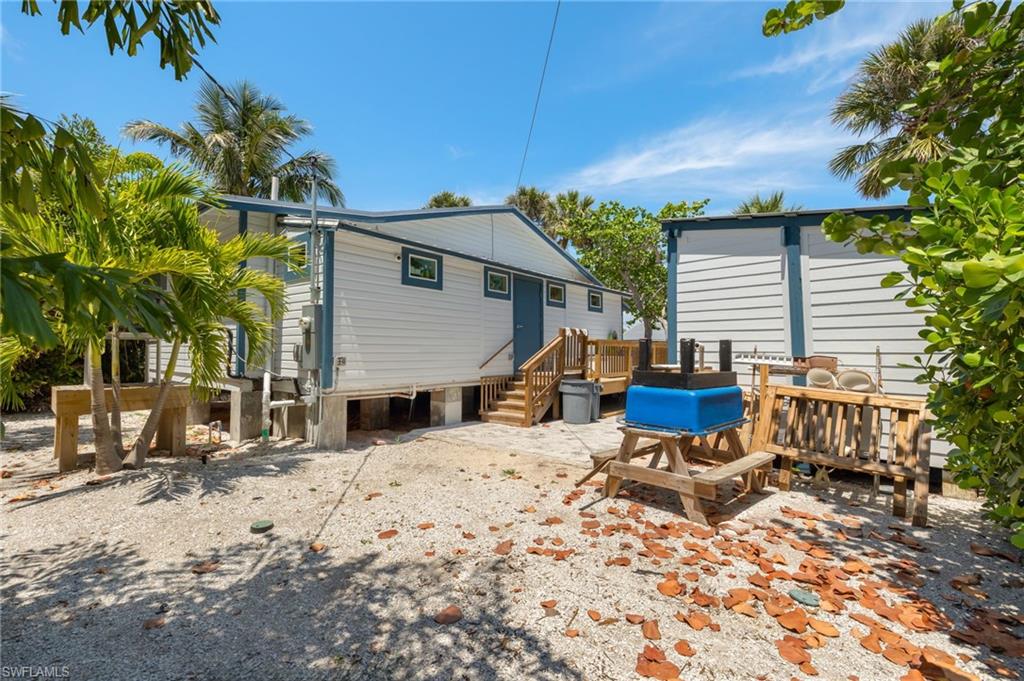 1039 & 1041 Periwinkle Way Property Photo 20