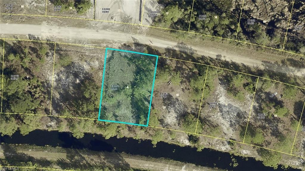 930 Winters St E Property Photo 4