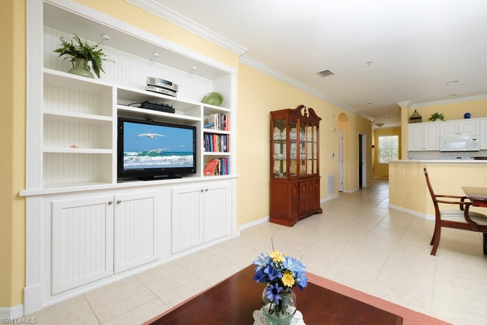 4873 Hampshire Ct 5-101 Property Photo 6
