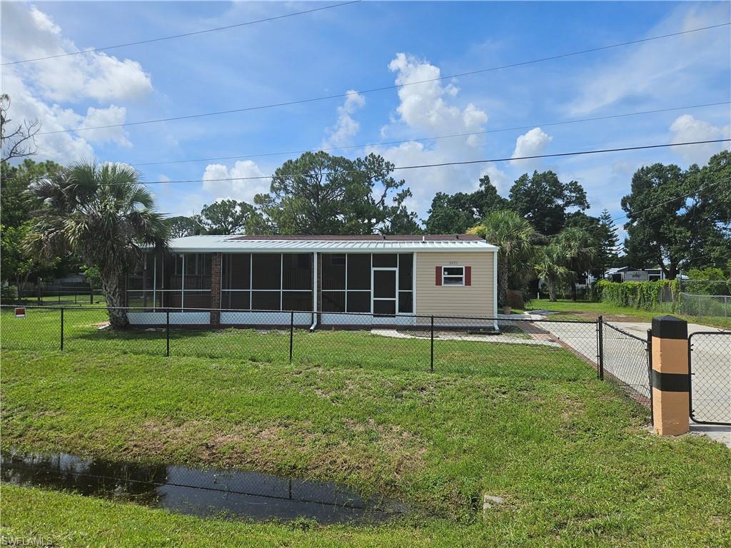 2425 Case Ln Property Photo 1