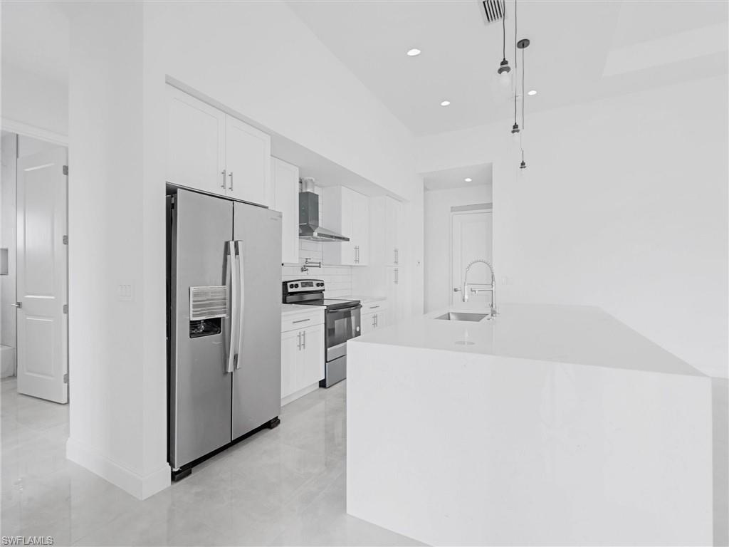 305 Diplomat Pkwy E Property Photo 10