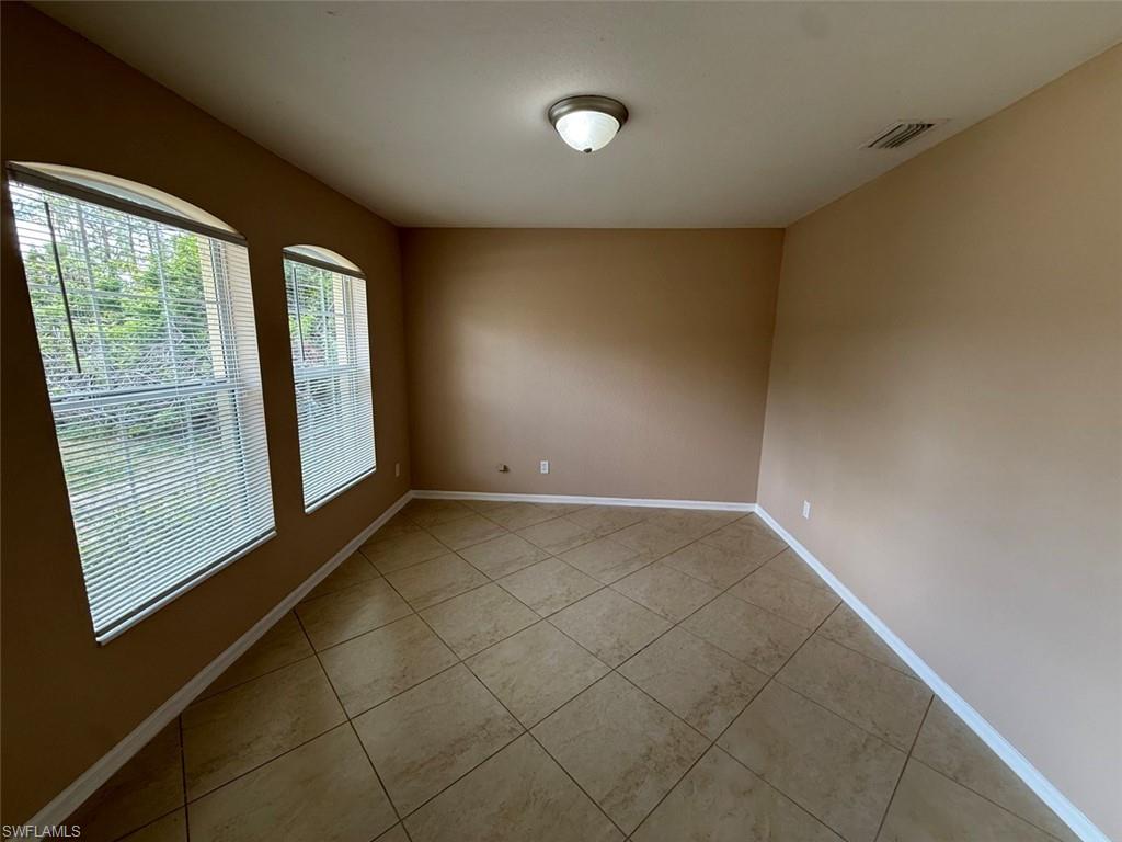 3206 35th St W Property Photo 6
