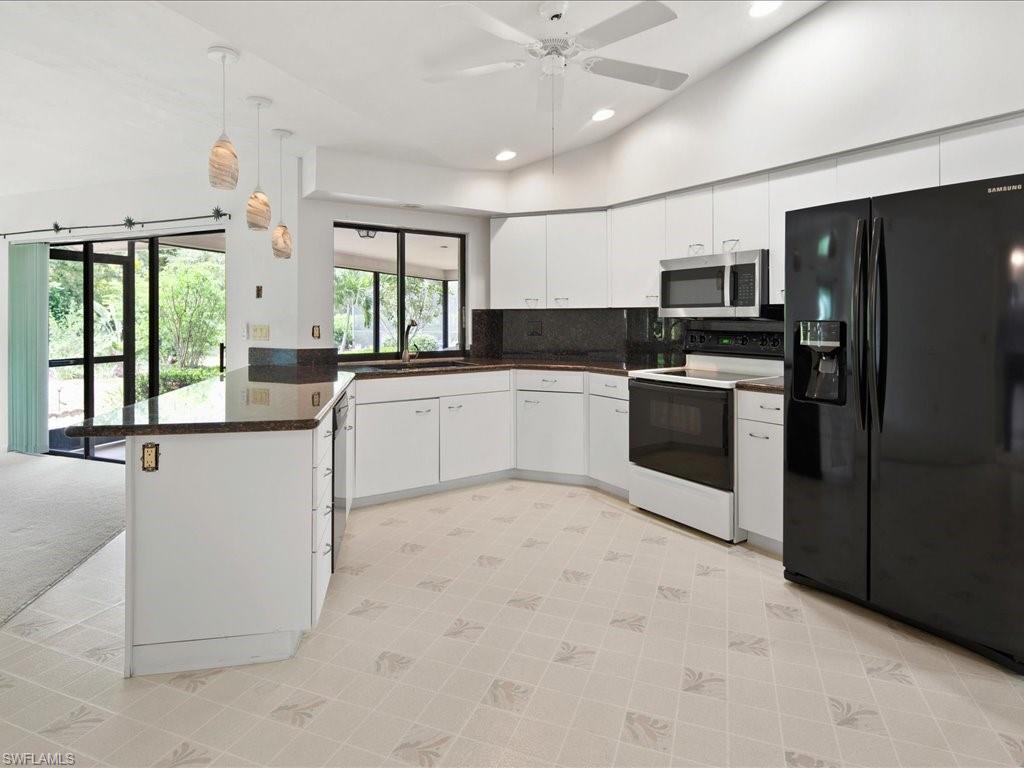 10421 Regent Cir Property Photo 5