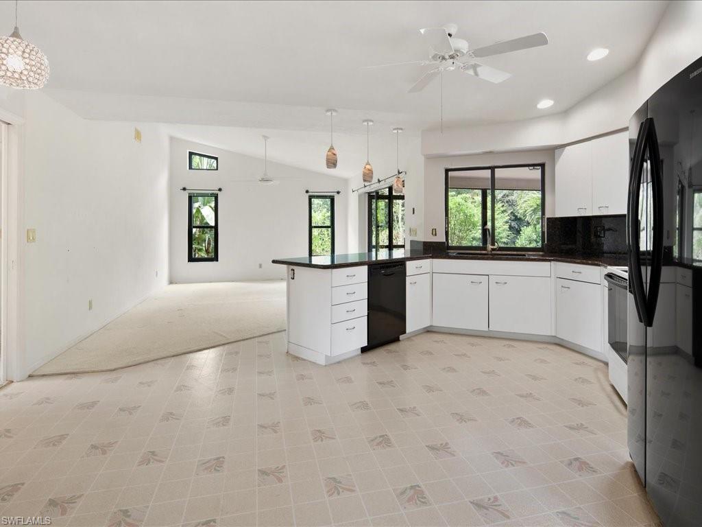 10421 Regent Cir Property Photo 6