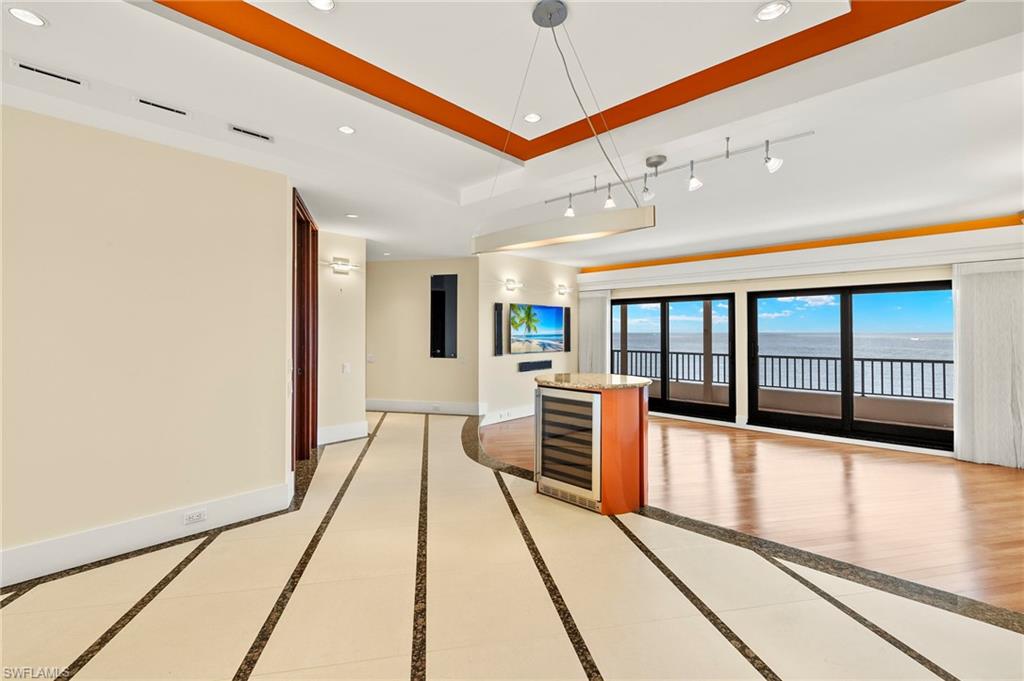 625 La Peninsula Blvd 625 Property Photo 2