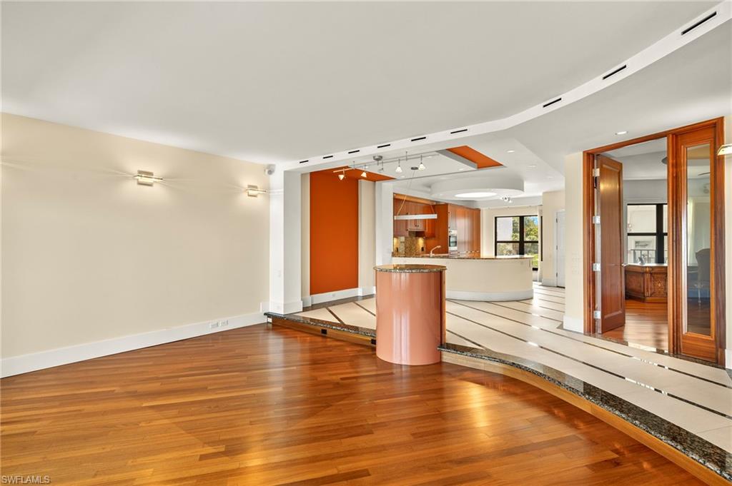 625 La Peninsula Blvd 625 Property Photo 3