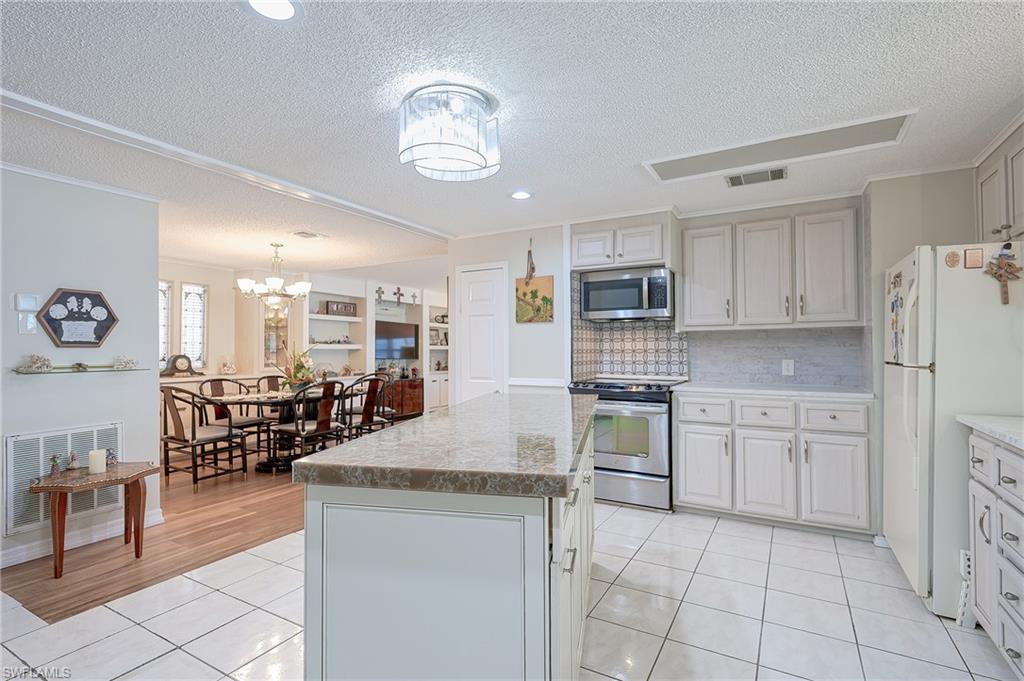 149 Kim Dr 149 Property Photo 4