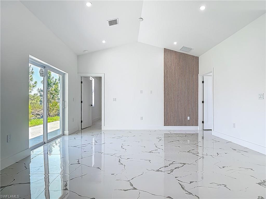 3214 42nd St W Property Photo 6
