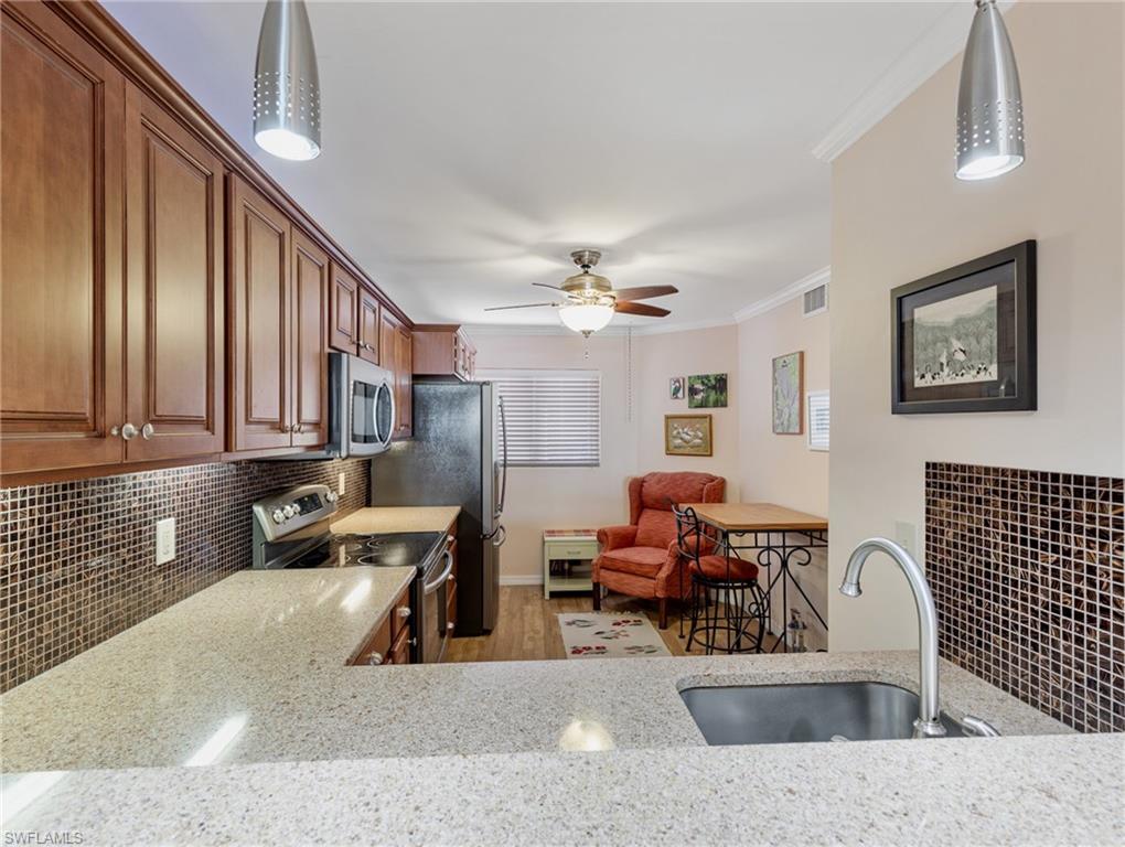 11921 Seabreeze Cove Ln 104 Property Photo 12