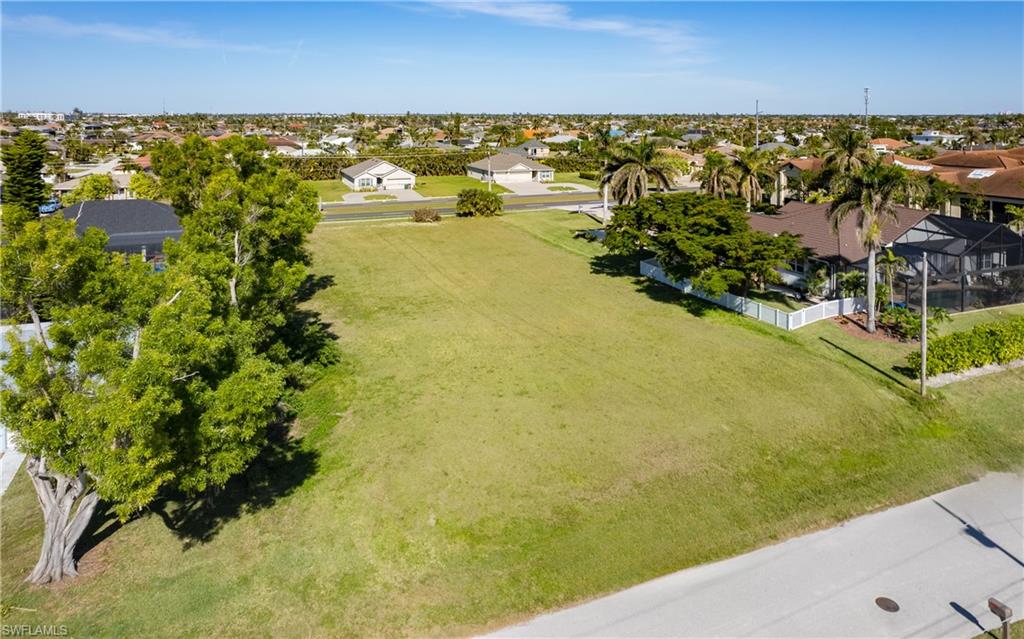 1910 Cape Coral Pkwy W Property Photo 9
