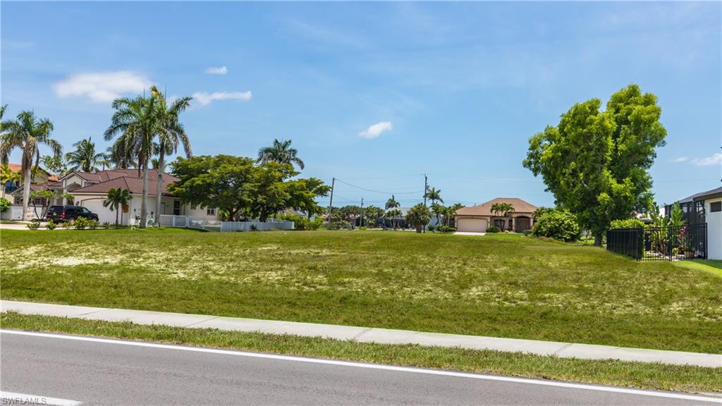 1910 Cape Coral Pkwy W Property Photo 12