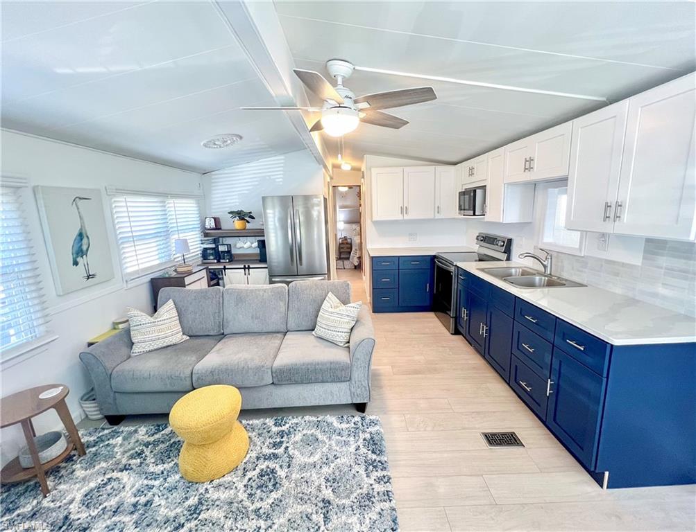 11511 Slipper Shell Dr Property Photo 2