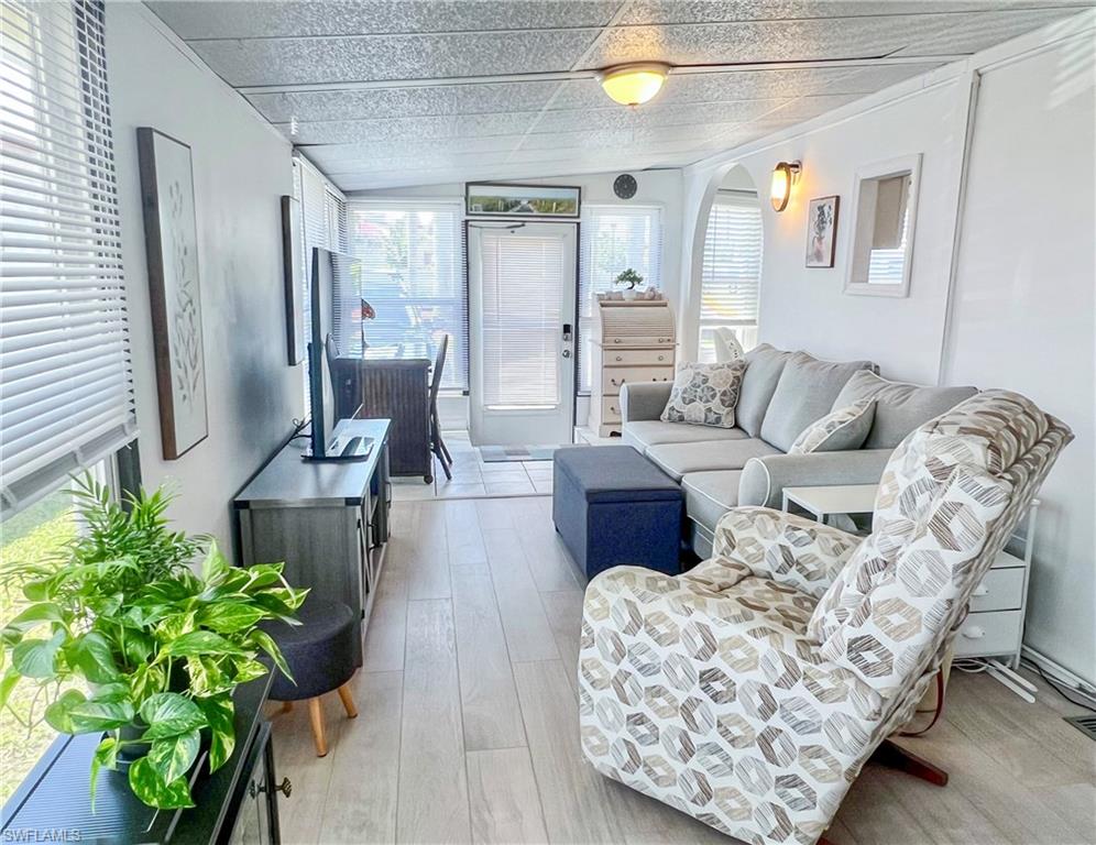 11511 Slipper Shell Dr Property Photo 6