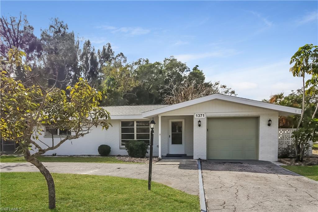 1371 Poinciana Rd Property Photo