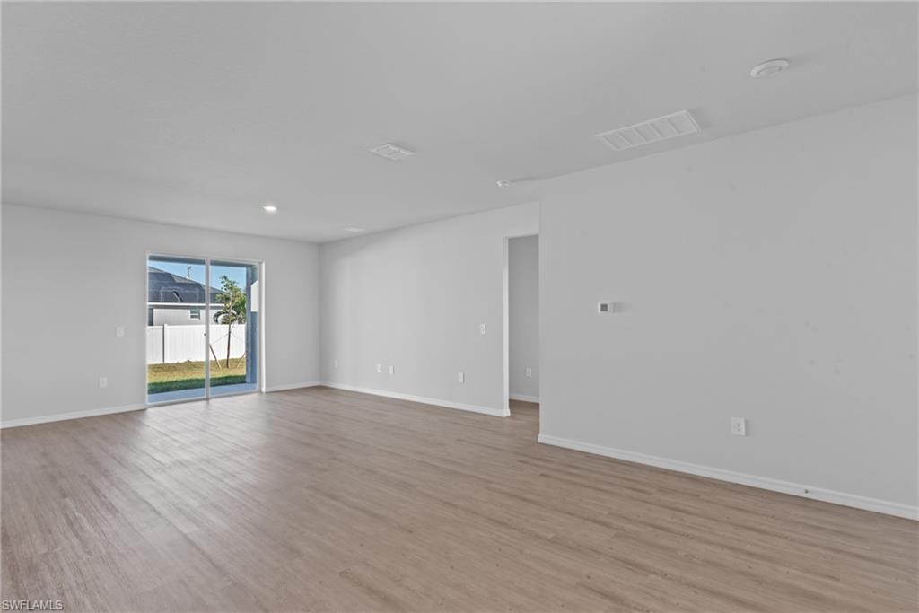 2115 Ne 16th Ter Property Photo 3