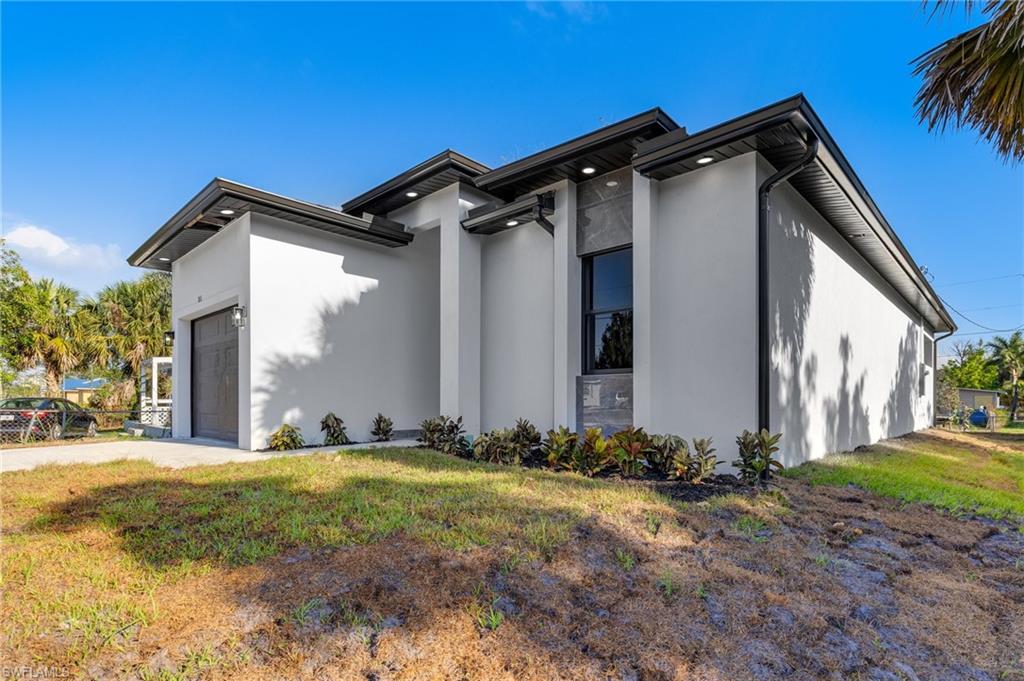 101 Diana AVE