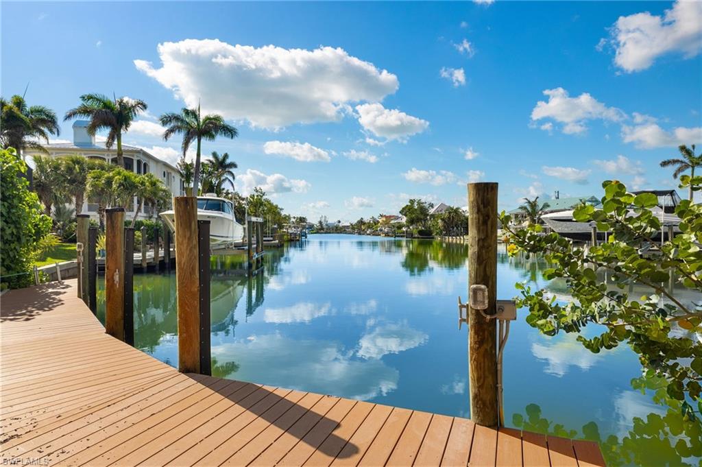 1581 San Carlos Bay Dr Property Photo 3