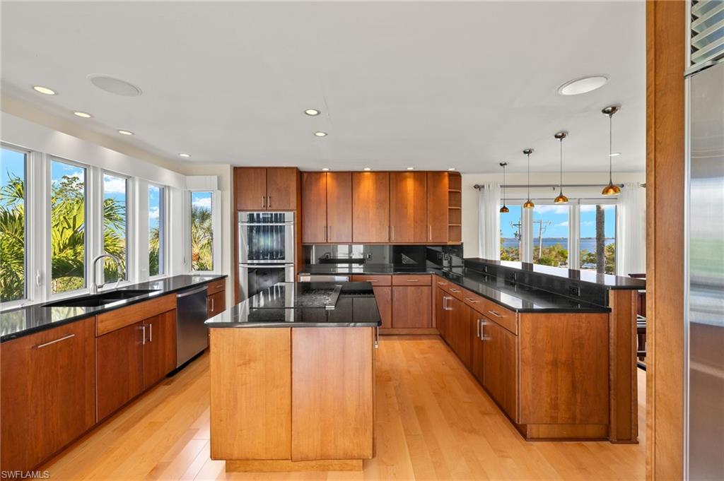 1581 San Carlos Bay Dr Property Photo 4